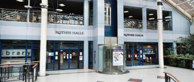 Rothes Halls